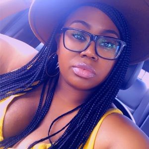 Meet your Posher, Charika